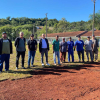 Plantio de grama no campo de futebol sete da Expocel