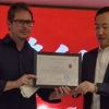 Tadeu Salgado é premiado pelo Consulado da China